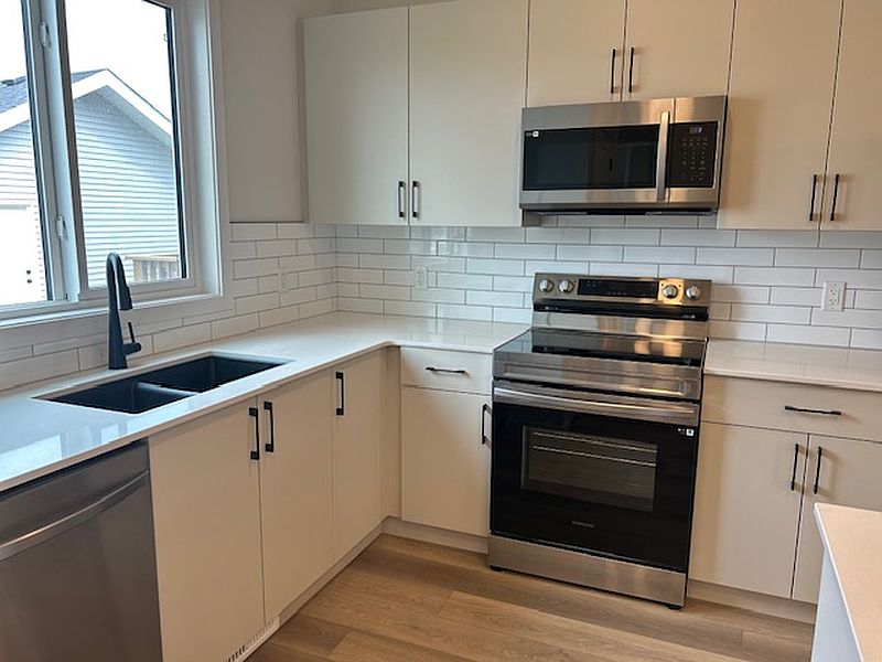 Spruce Grove House for rent - 3 Bedrooms — photo 6
