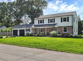 3 Tanglewood Dr, Barrington, RI 02806