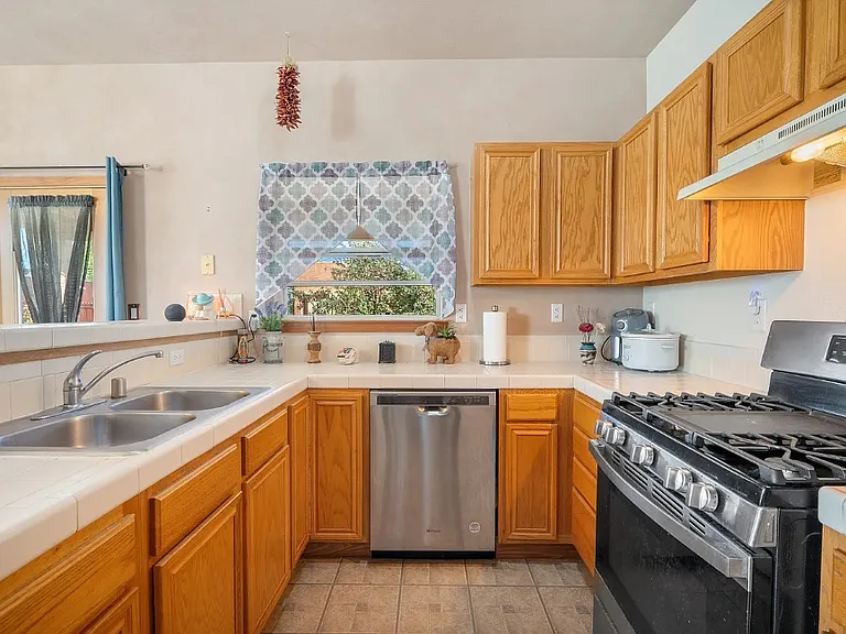 130-132 Whipple St #1B — Photo 6