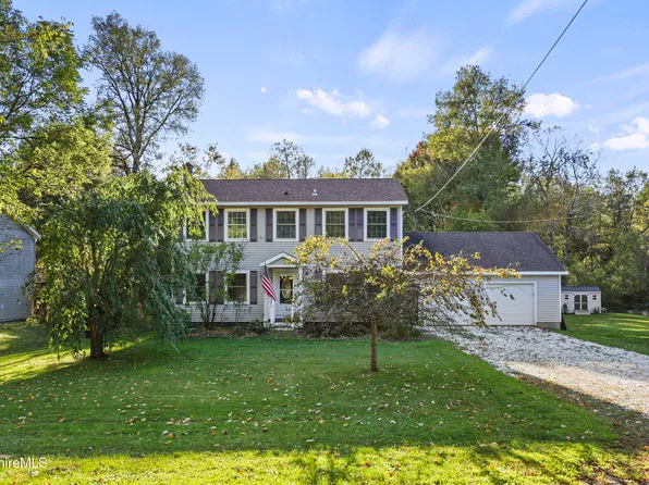 9 Redmond Ln, Pittsfield, MA 01201
