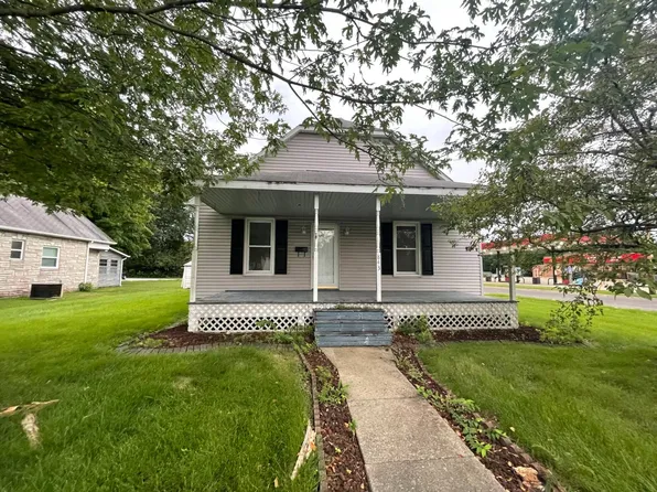 843 N Edwardsville St, Staunton, IL 62088