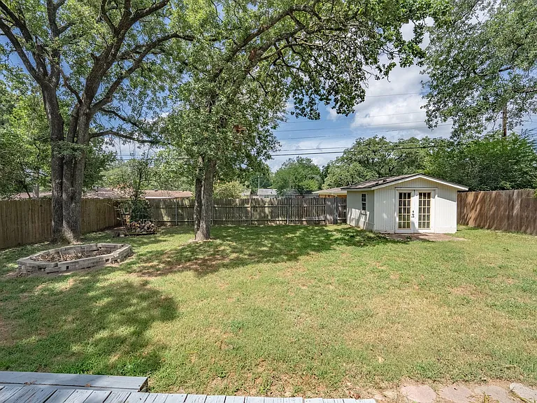 501 Calhoun Dr — Photo 17