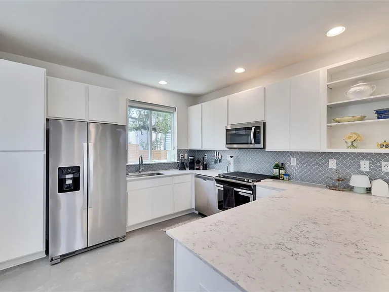 814 N Bluff Dr #82 — Photo 9