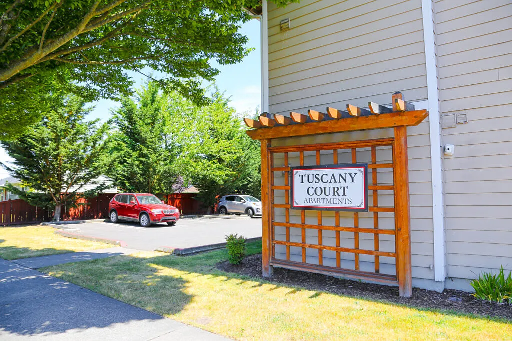 Tuscany Court Apartments — Photo 1