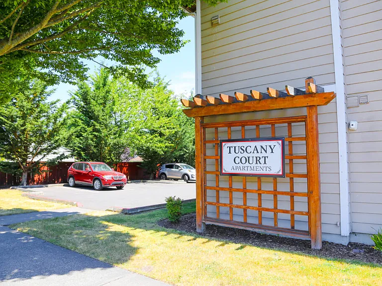 Tuscany Court Apartments — Photo 2