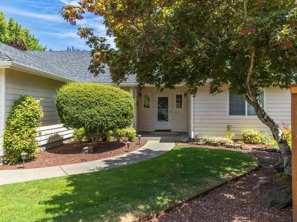 2206 Egret Ct, Grants Pass, OR 97526