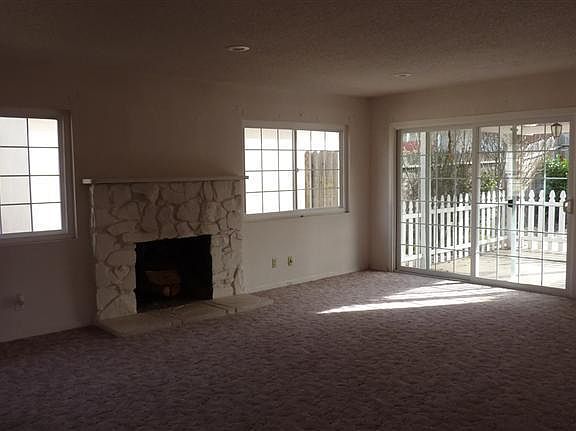 3rd image of 1300 E Palmetto Ave