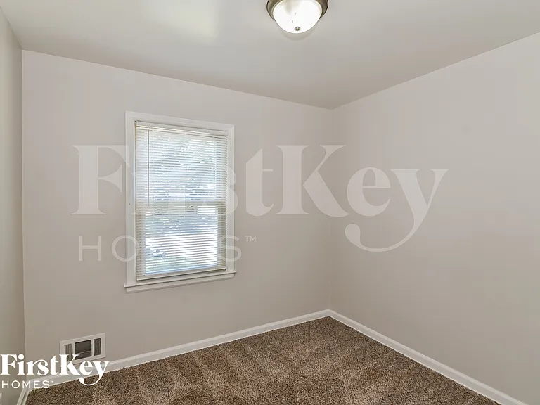 307 NE Arlington Cir — Photo 12