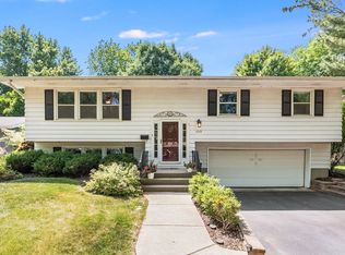 1225 Cardinal Ln, Naperville, IL 60540