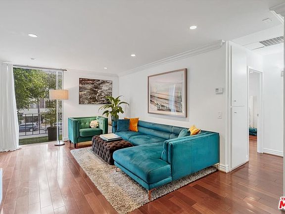 3rd image of 100 S Doheny Dr APT 223