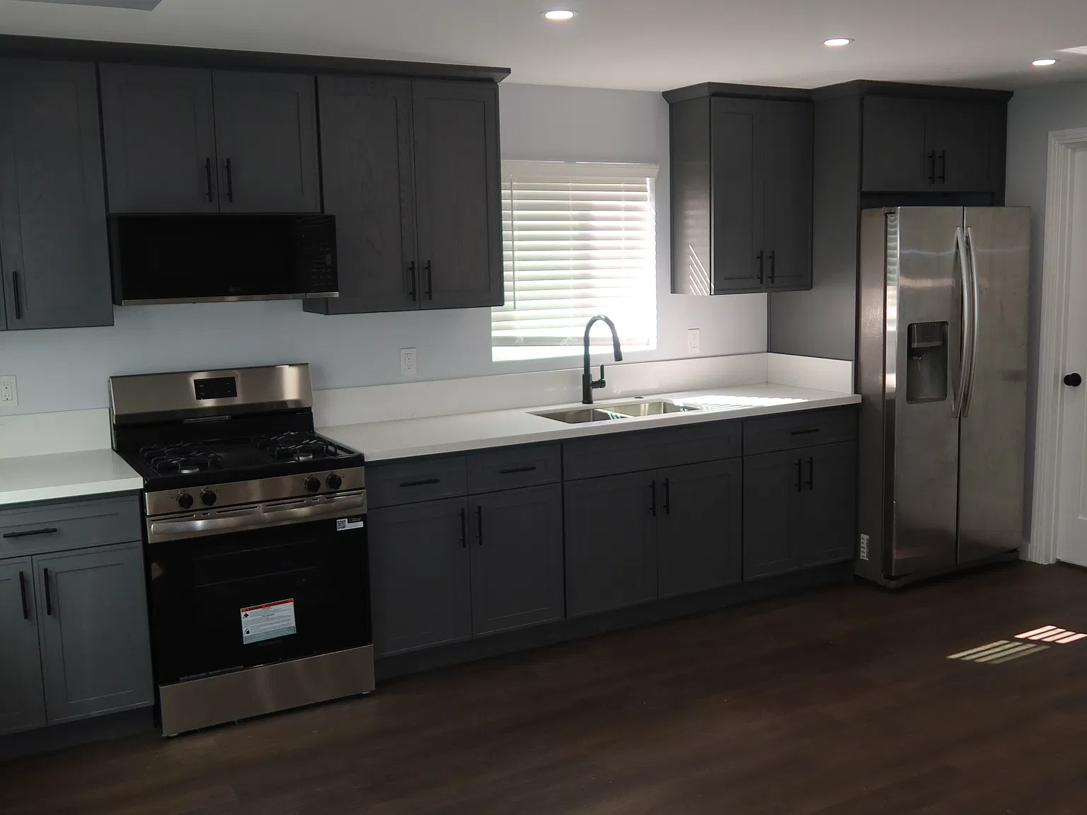 3 bed, 1.5 bath, 1190 sqft, $3,750 — Photo 3