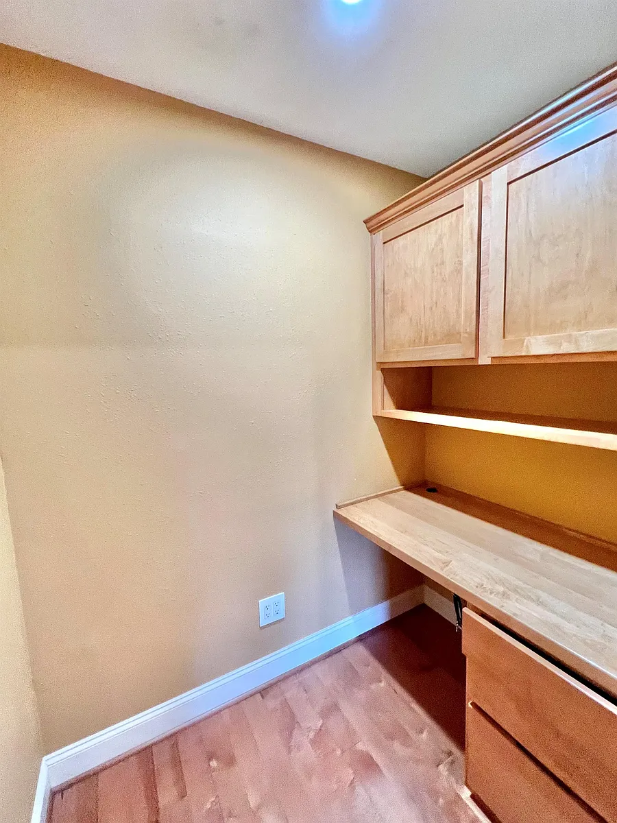 Building Photo - 116 4th Ave #1