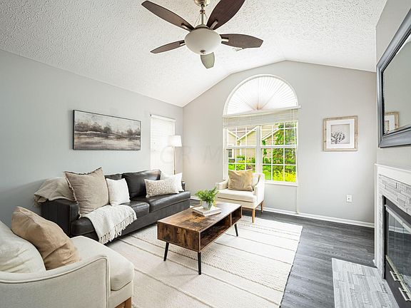 3rd image of 300 Park Woods Ln