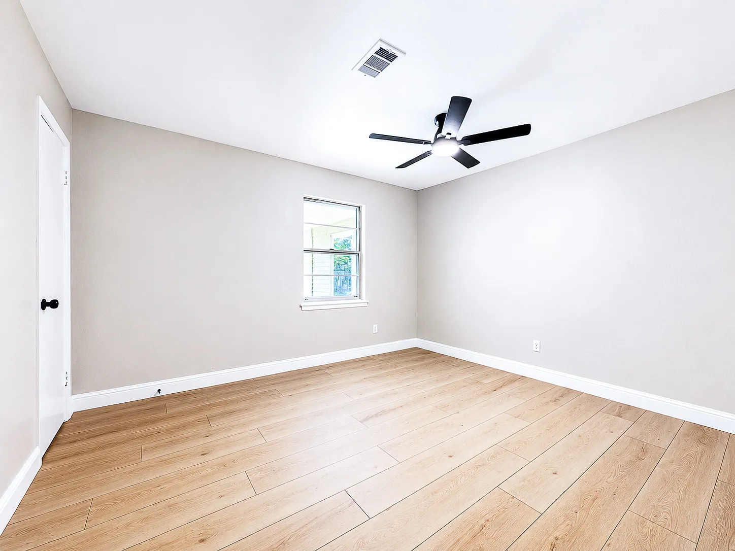 3 bed, 2024 sqft, $2,100 — Photo 2