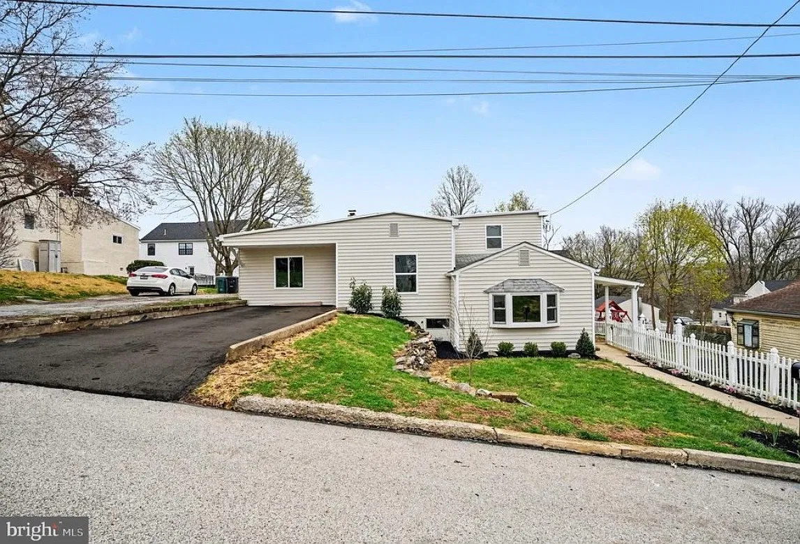 3 bed, 1450 sqft, $4,300 — Photo 1
