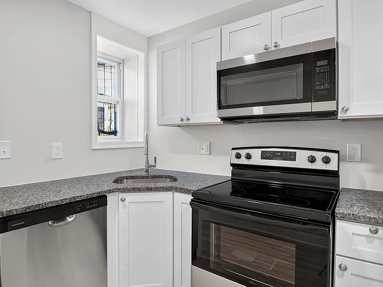 512 Sanford Pl — Photo 16