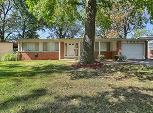 1685 Bay Meadows Dr, Florissant, MO 63033