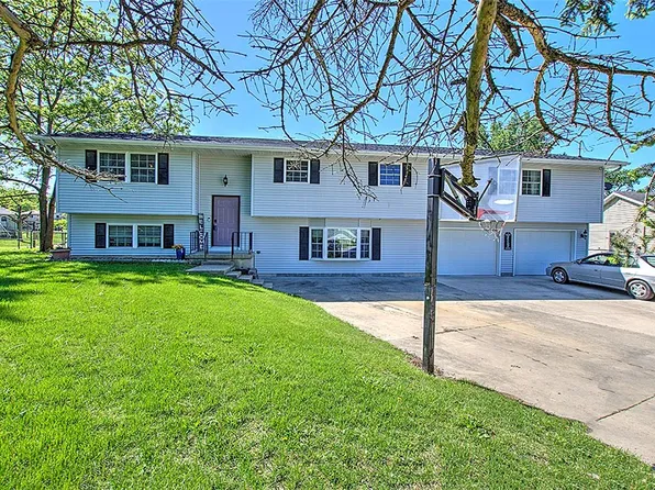 720 Pine Ct, Mt Zion, IL 62549