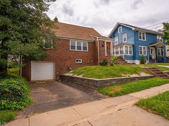 2nd image of 518 Thompson Ave