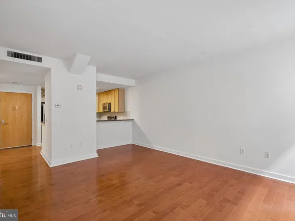 111 S 15th St APT 1512, Philadelphia, PA 19102