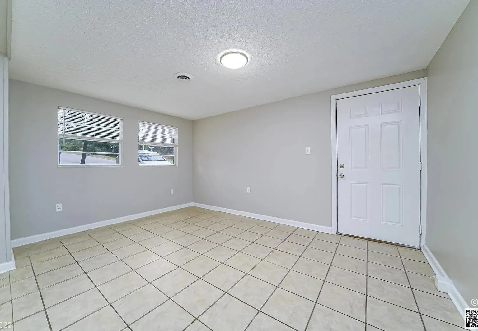 3 bed, 1.0 bath, 1142 sqft, $1,693 — Photo 3