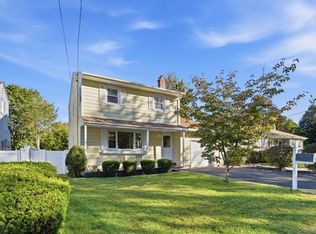 249 E 17th St, Huntington Station, NY 11746