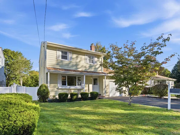 249 E 17th Street, Huntington Station, NY 11746