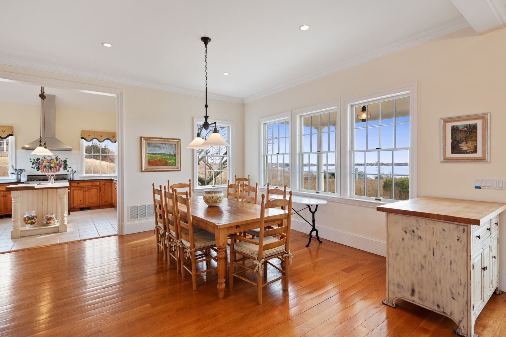  Dining with views of Lake Montauk