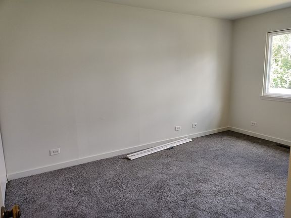 5th image of 935 Aspen Dr