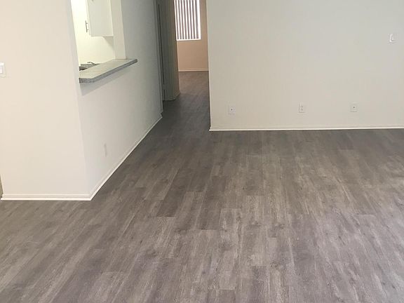 3rd image of 13444 Moorpark St APT 18