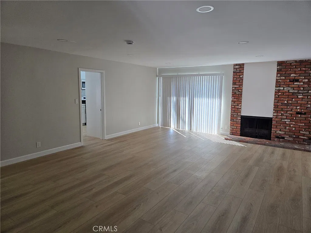 4 bed, 1430 sqft, $4,800 — Photo 4