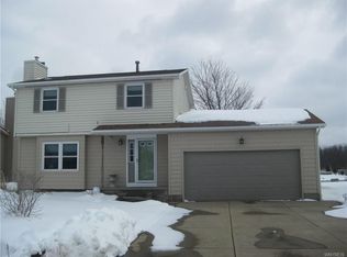 2157 Buttermilk Ln, Lake View, NY 14085