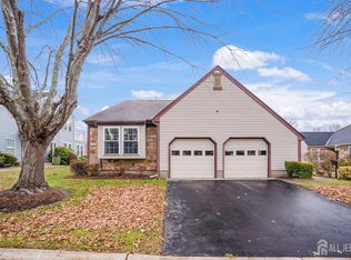 11 Bedfordshire Dr, Monroe Township, NJ 08831