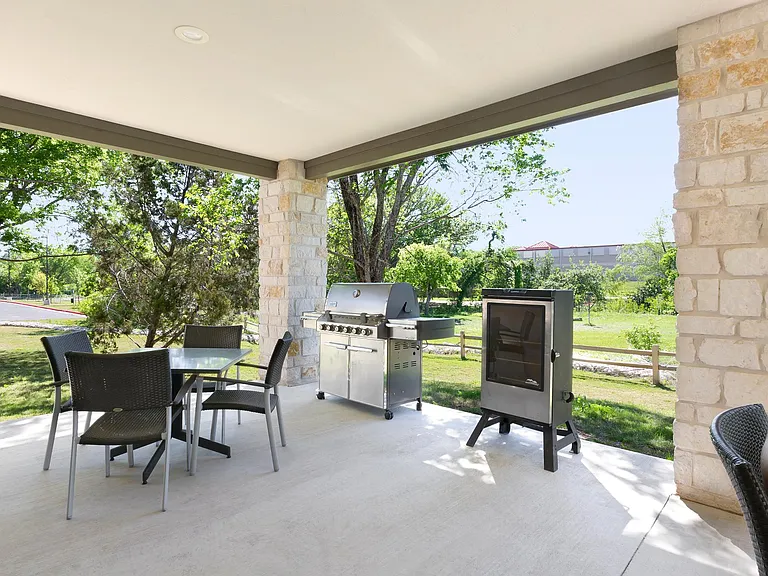 Outdoor BBQ / Kitchen