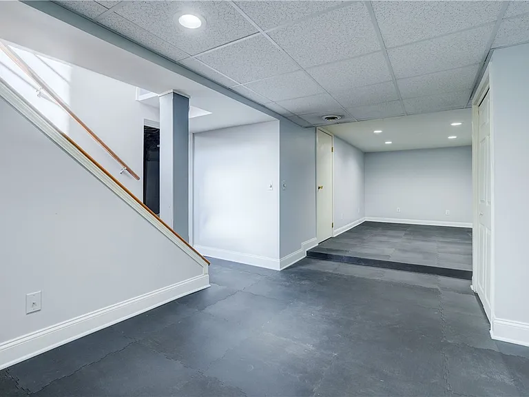 15 Maple St — Photo 14