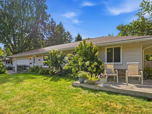 1325 Sumter Ave N, Golden Valley, MN 55427