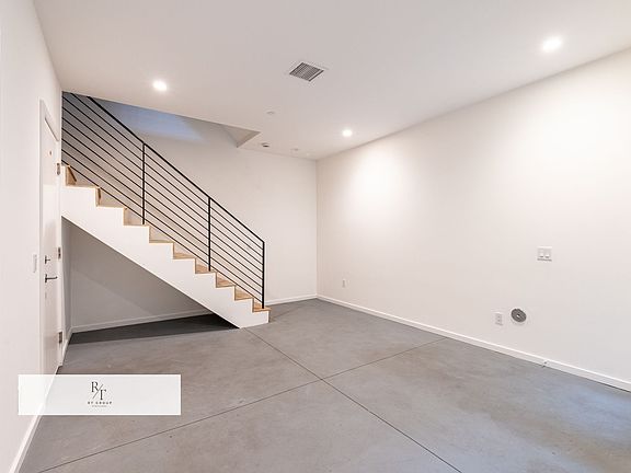3rd image of 3726 1/2 Vinton Ave