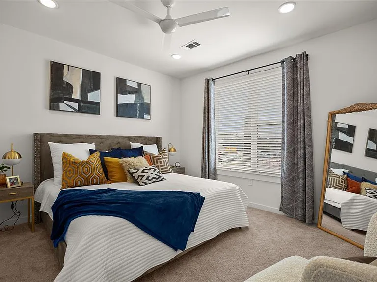 6324 N Lamar Blvd #306 — Photo 4