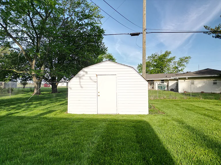 3906 S Poplar St — Photo 7