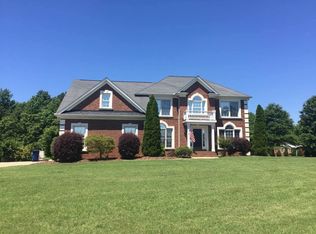 1004 James Madison Dr, Matthews, NC 28104