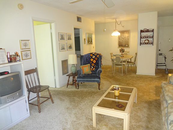 4th image of 669 West Oakland Park Blvd #206B