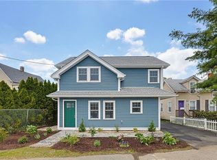 33 Jefferson Ave E, Riverside, RI 02915