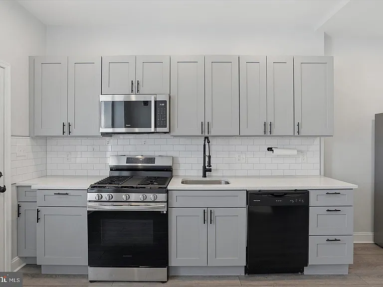 2605 Denison St — Photo 13