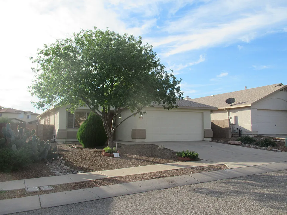 1190 N Falcon Ridge Dr