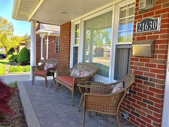 4th image of 21630 Edmunton St