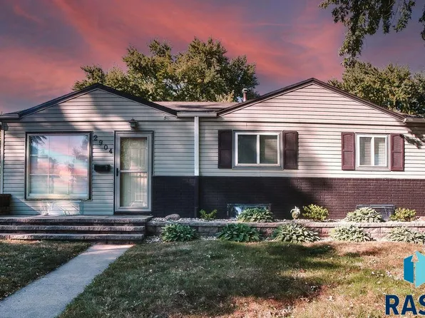 2904 E 21st St, Sioux Falls, SD 57103