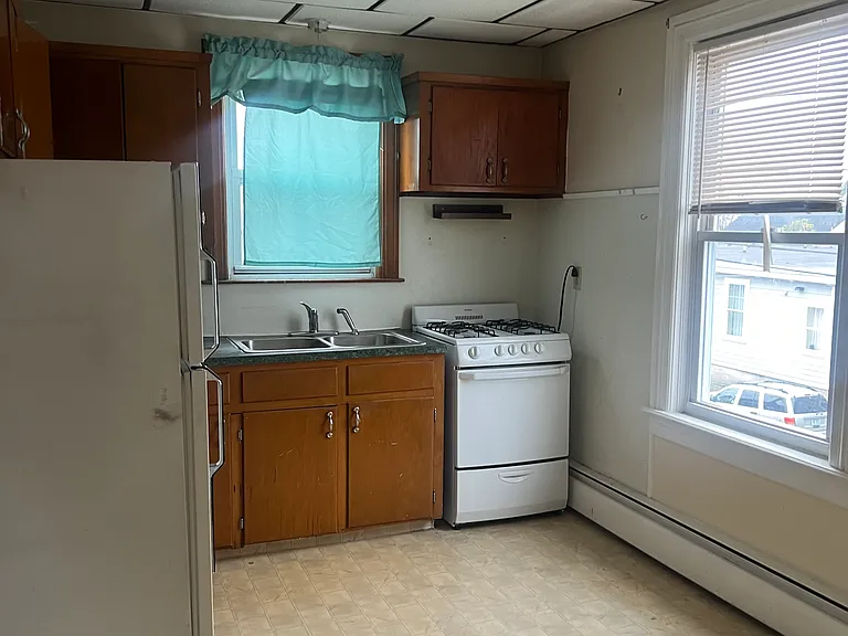 185 Cottage St #C — Photo 2