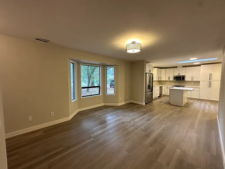 1223 Miller Ave NE — Photo 5