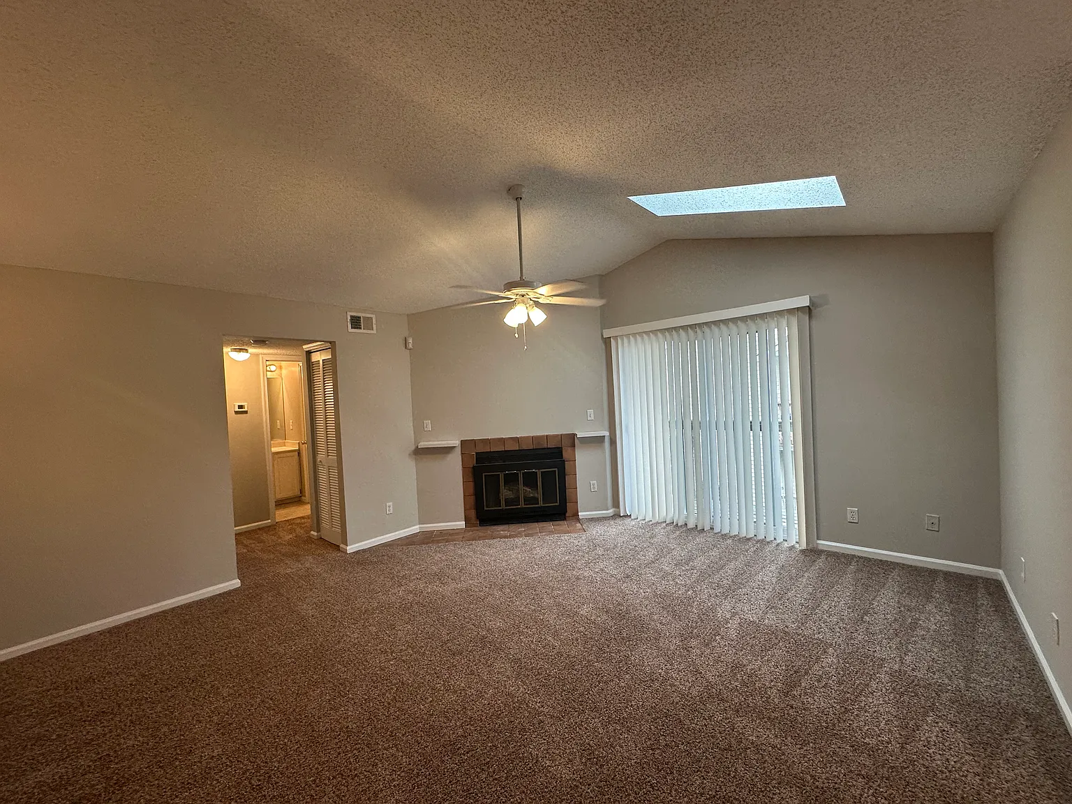 2 bed, 978 sqft, $1,695 — Photo 4