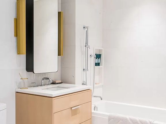 4th image of 185 18th St #301